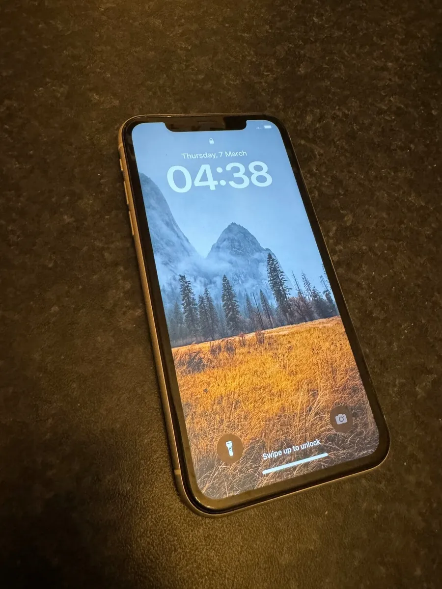 iPhone XR - Image 1