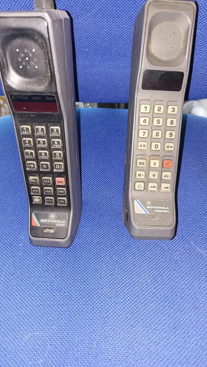 Old Motorola Mobile Phone (The Brick) - Image 1