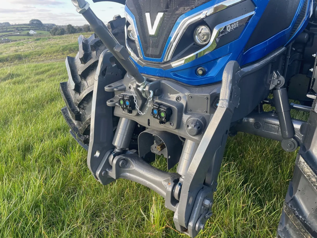 Valtra Q305 all Extra's Included - Image 4