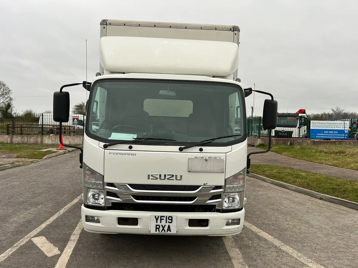 2019 Isuzu Box - Image 2