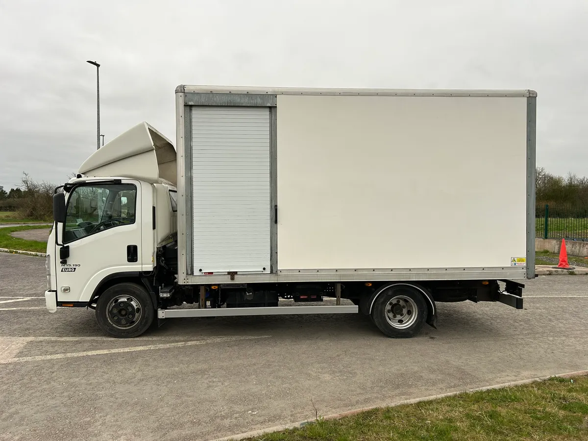 2019 Isuzu Box - Image 4