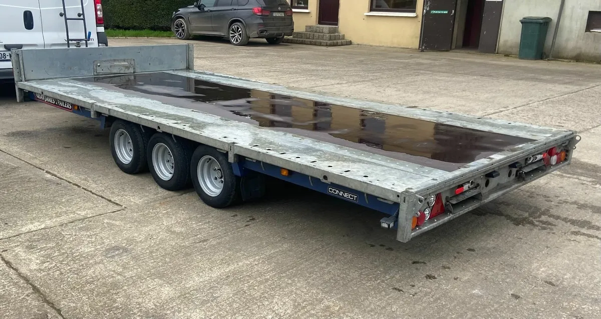 Brian James connect flatbed triaxle trailer