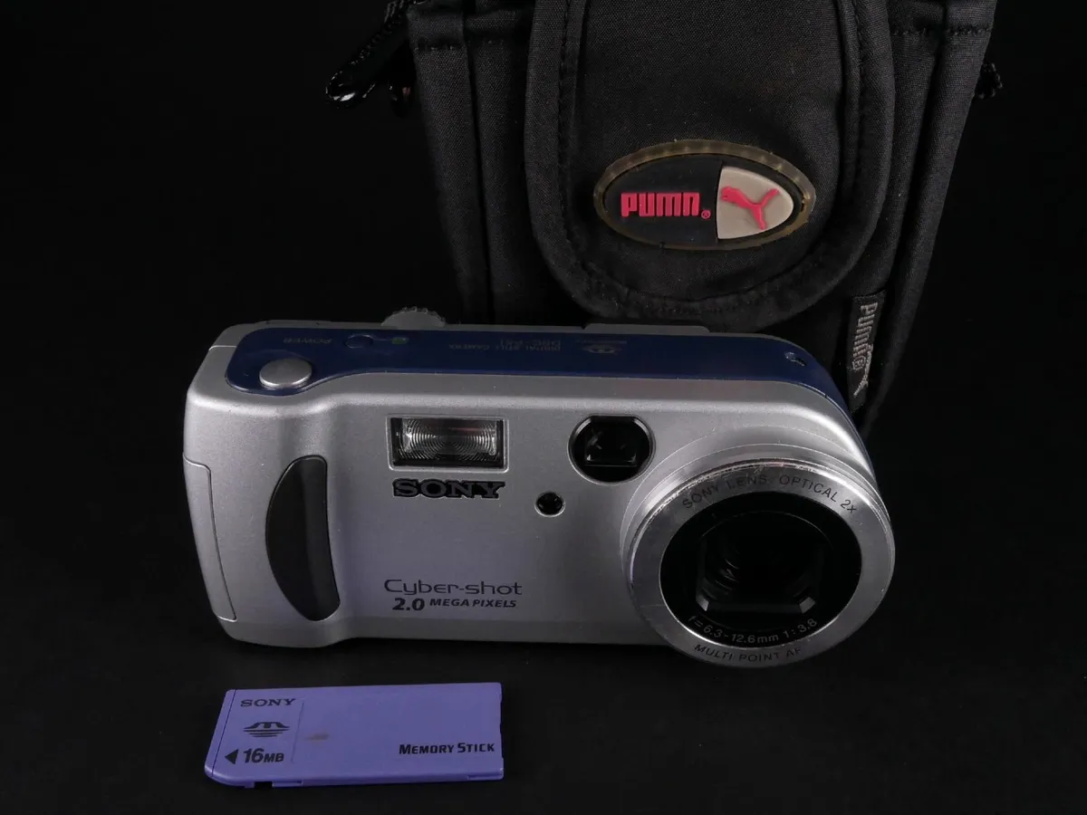 Sony DSC-P51 2.0MP camera from 2000's