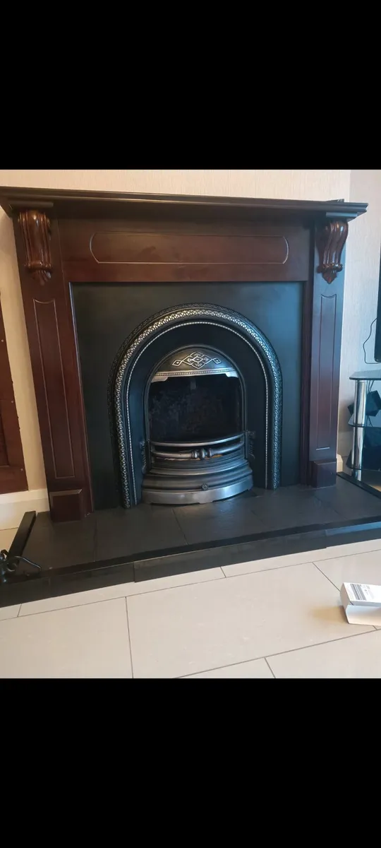 Fireplace + cast iron insert + front