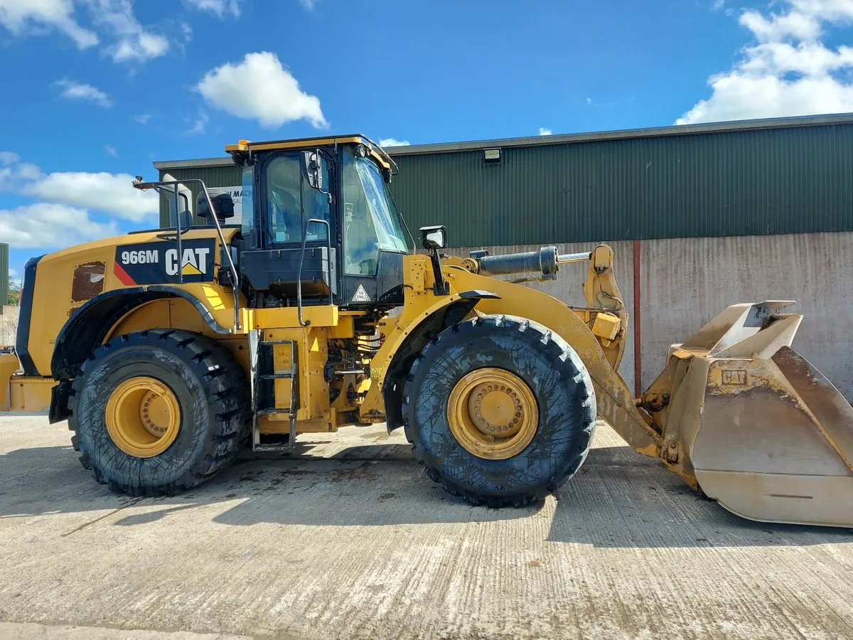 Wheeled loader Caterpillar Shovel - Image 1