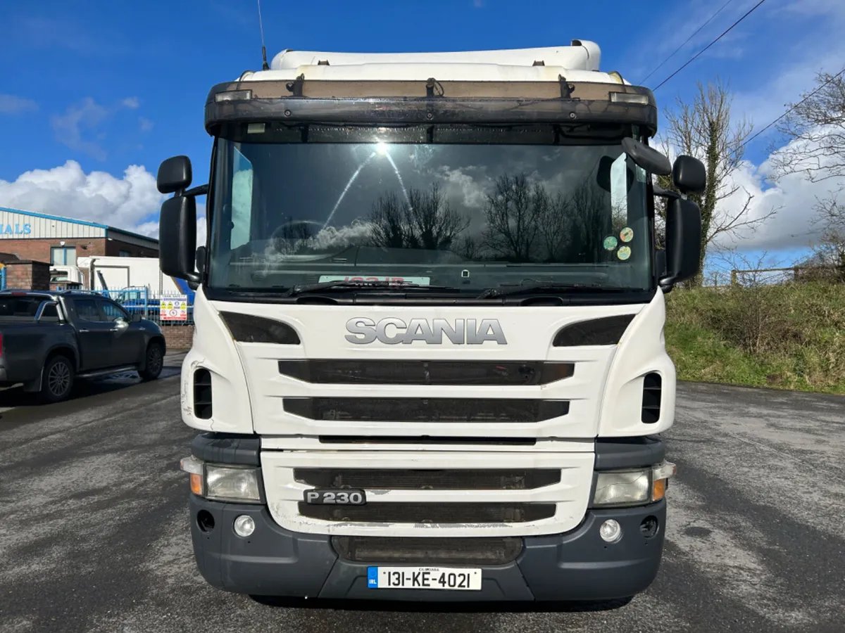 2013 Scania p230 4x2 18 ton 26ft chassis cab - Image 2