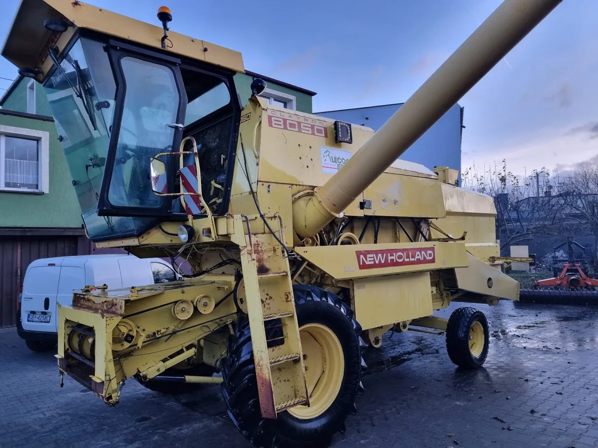 Combine harvestors - Image 2