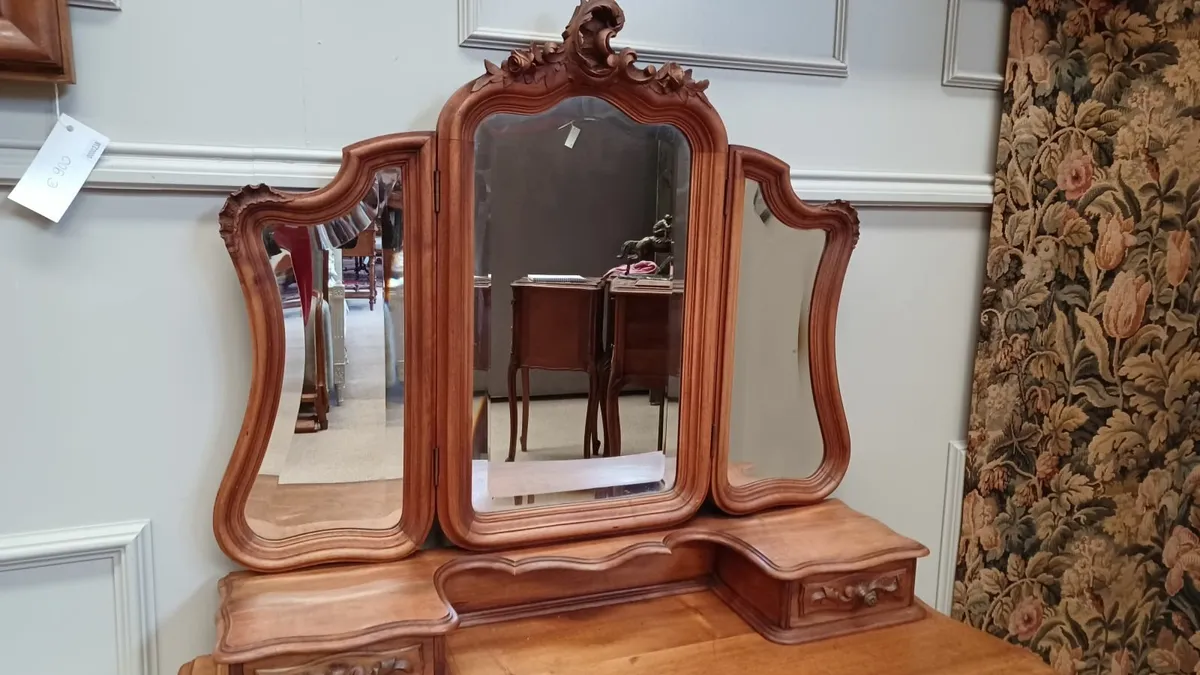 Walnut dressing table with three mirrors - Image 3