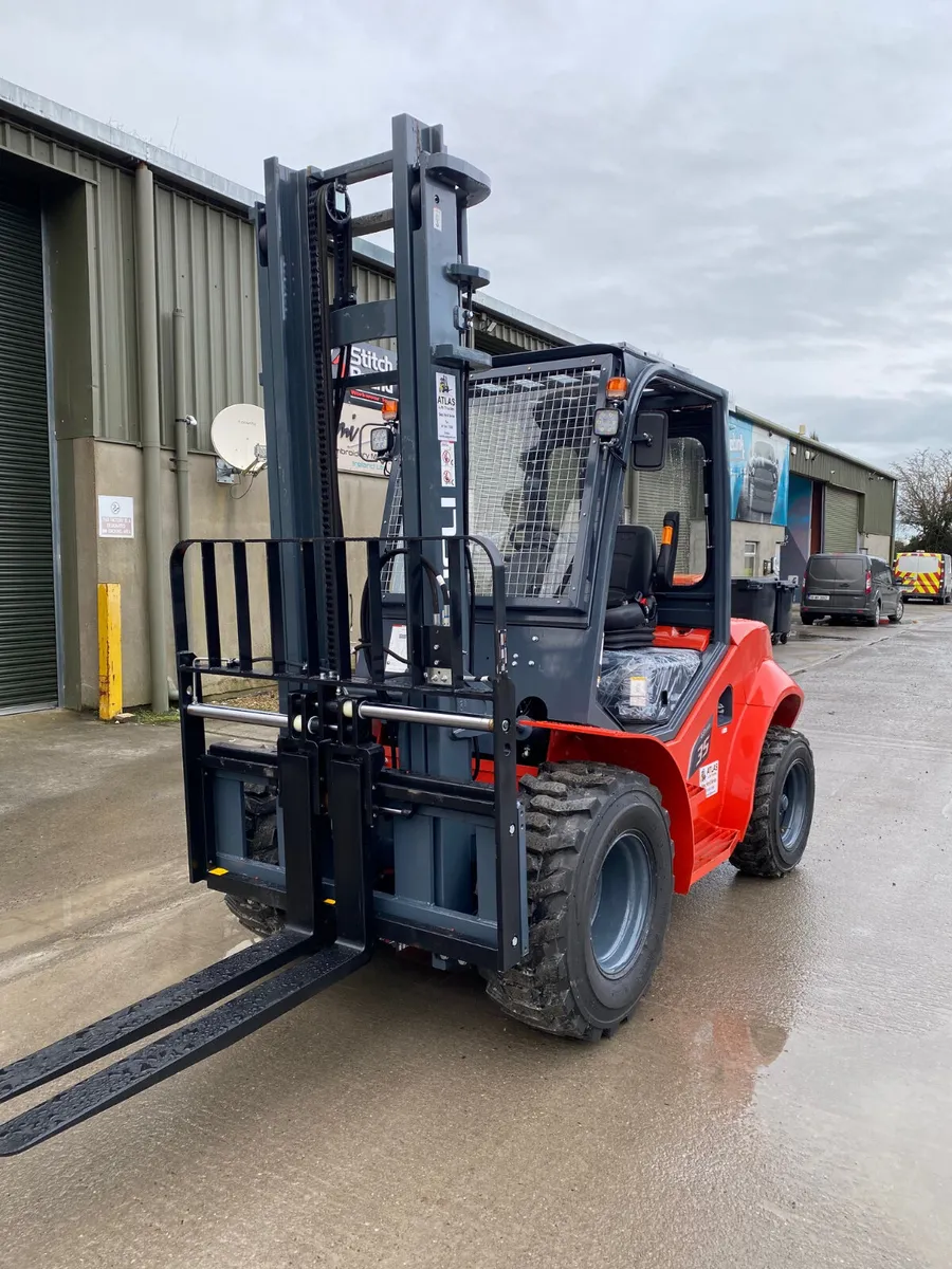 New Heli 5 ton rough terrain forklifts