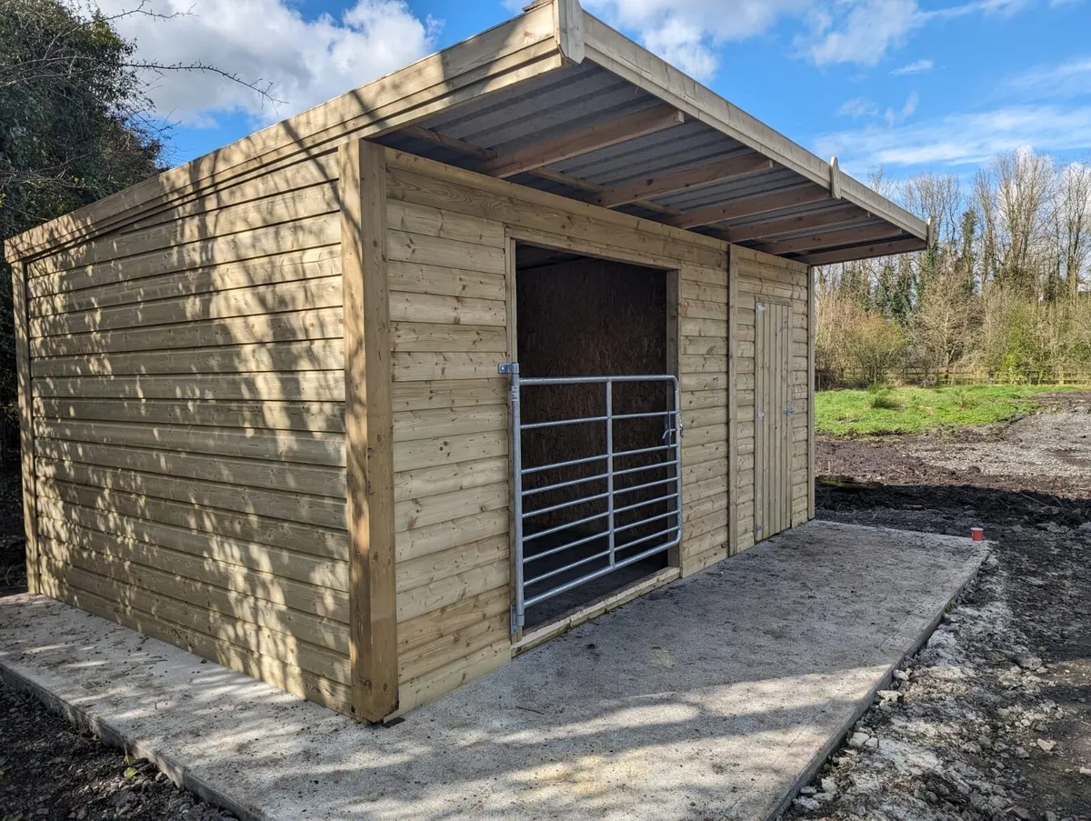 Field shelter and tackroom - Image 2