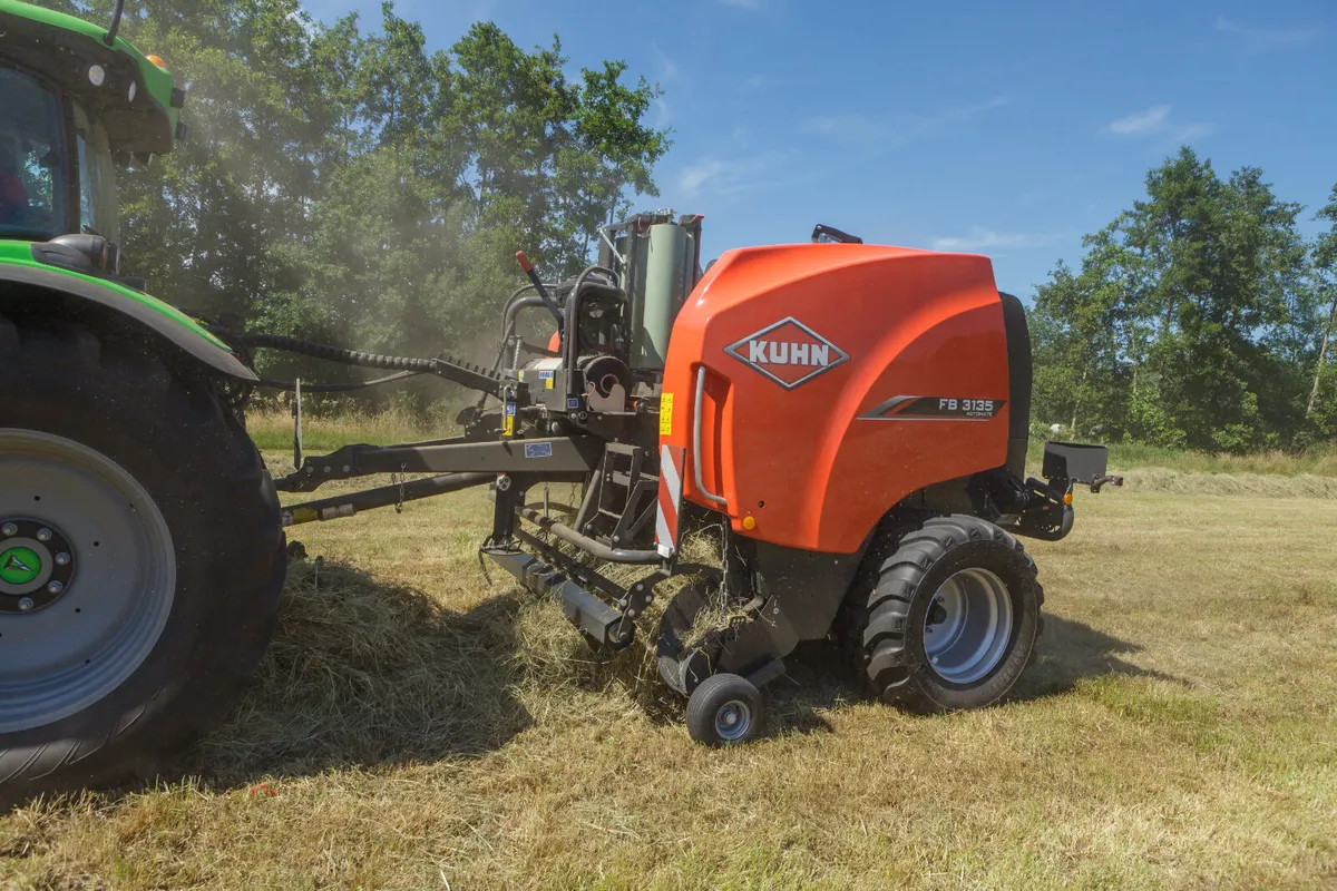 Kuhn FB 3100 Series Fixed Chamber Balers