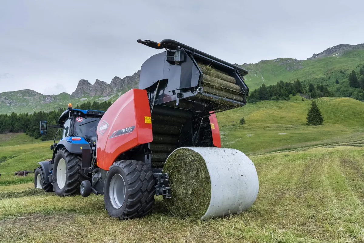 Kuhn FB 3100 Series Fixed Chamber Balers - Image 4