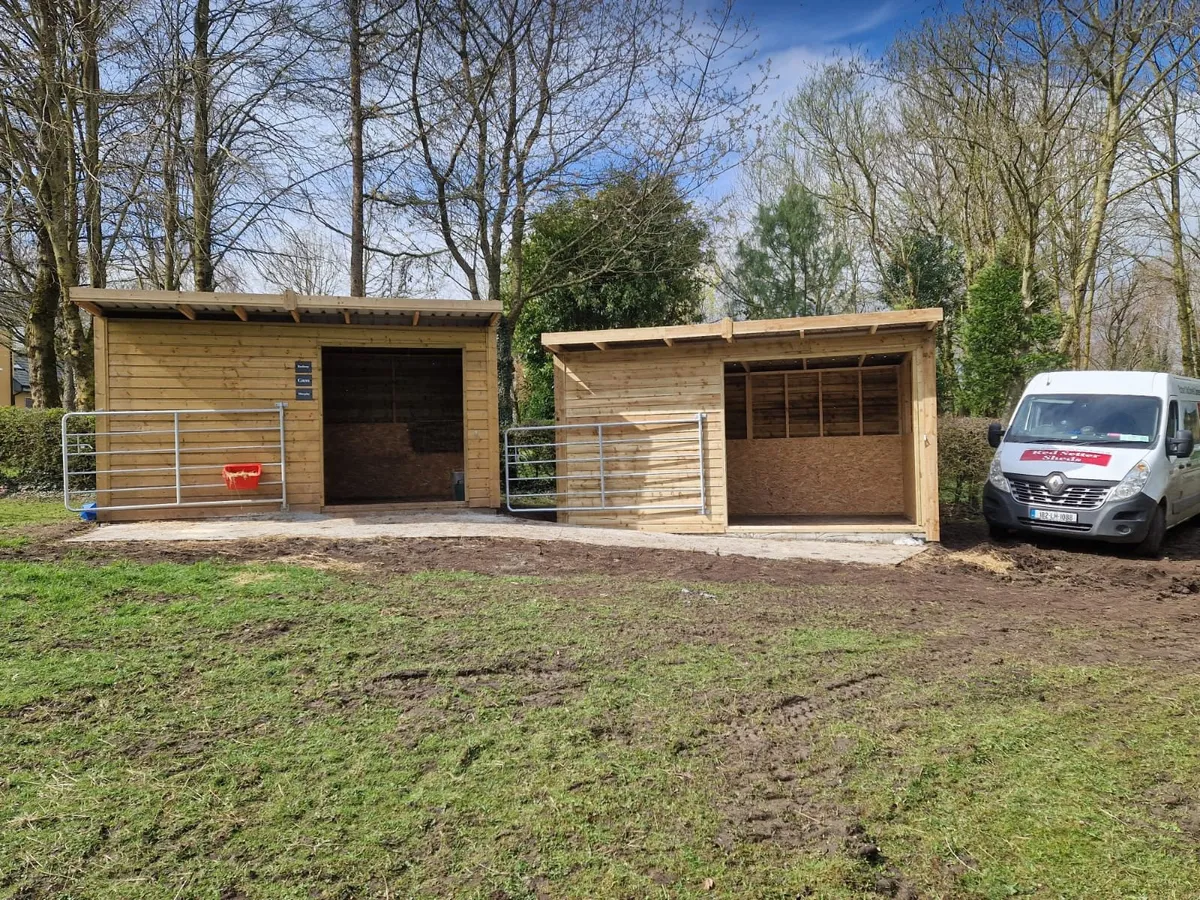 Field shelter and tackroom - Image 4