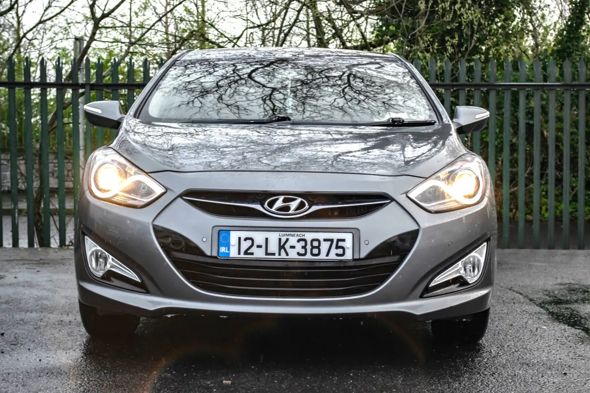 2012 Hyundai i40 1.7 CRDI STYLE *HIGH SPEC*Sat Nav - Image 2