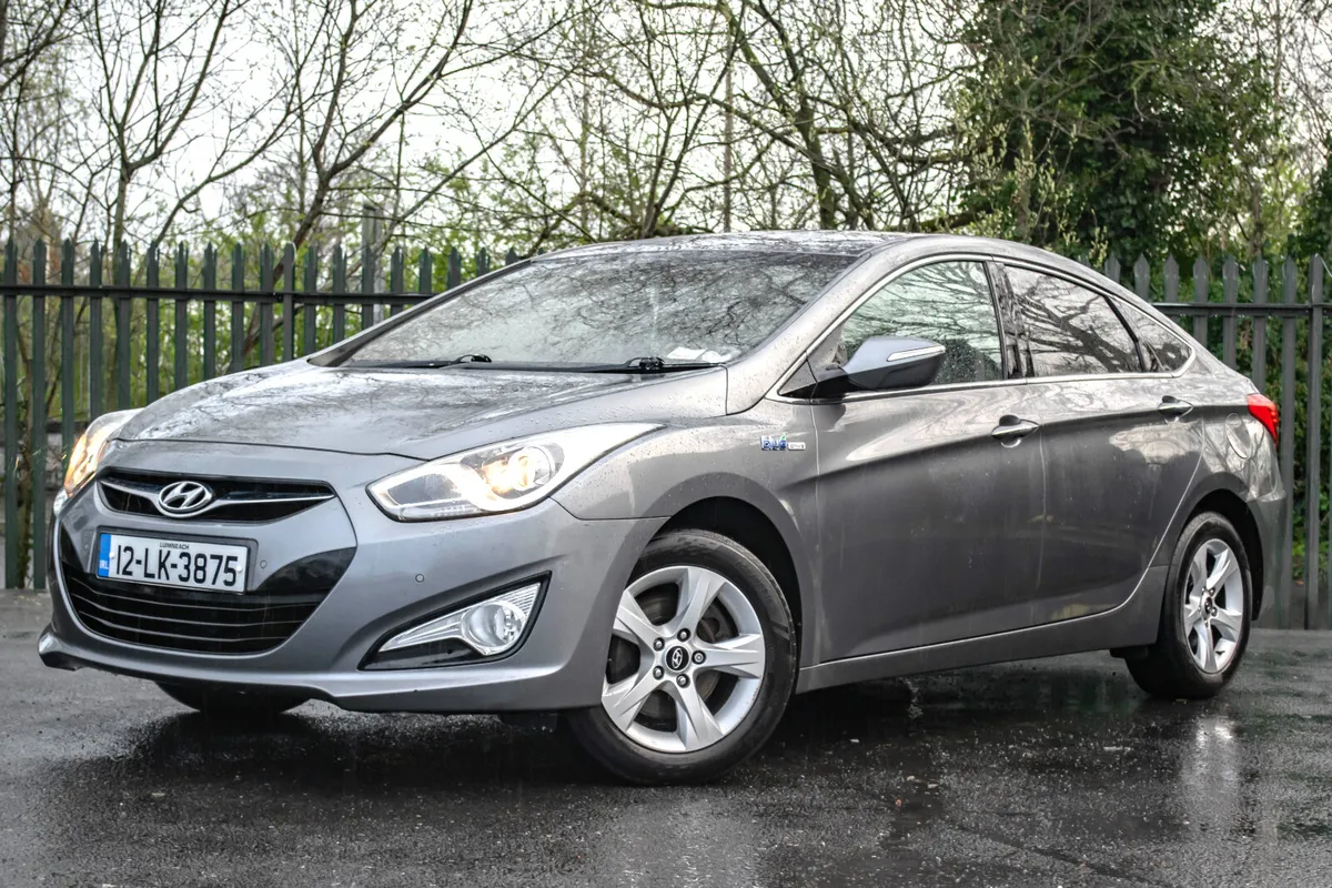 2012 Hyundai i40 1.7 CRDI STYLE *HIGH SPEC*Sat Nav - Image 3