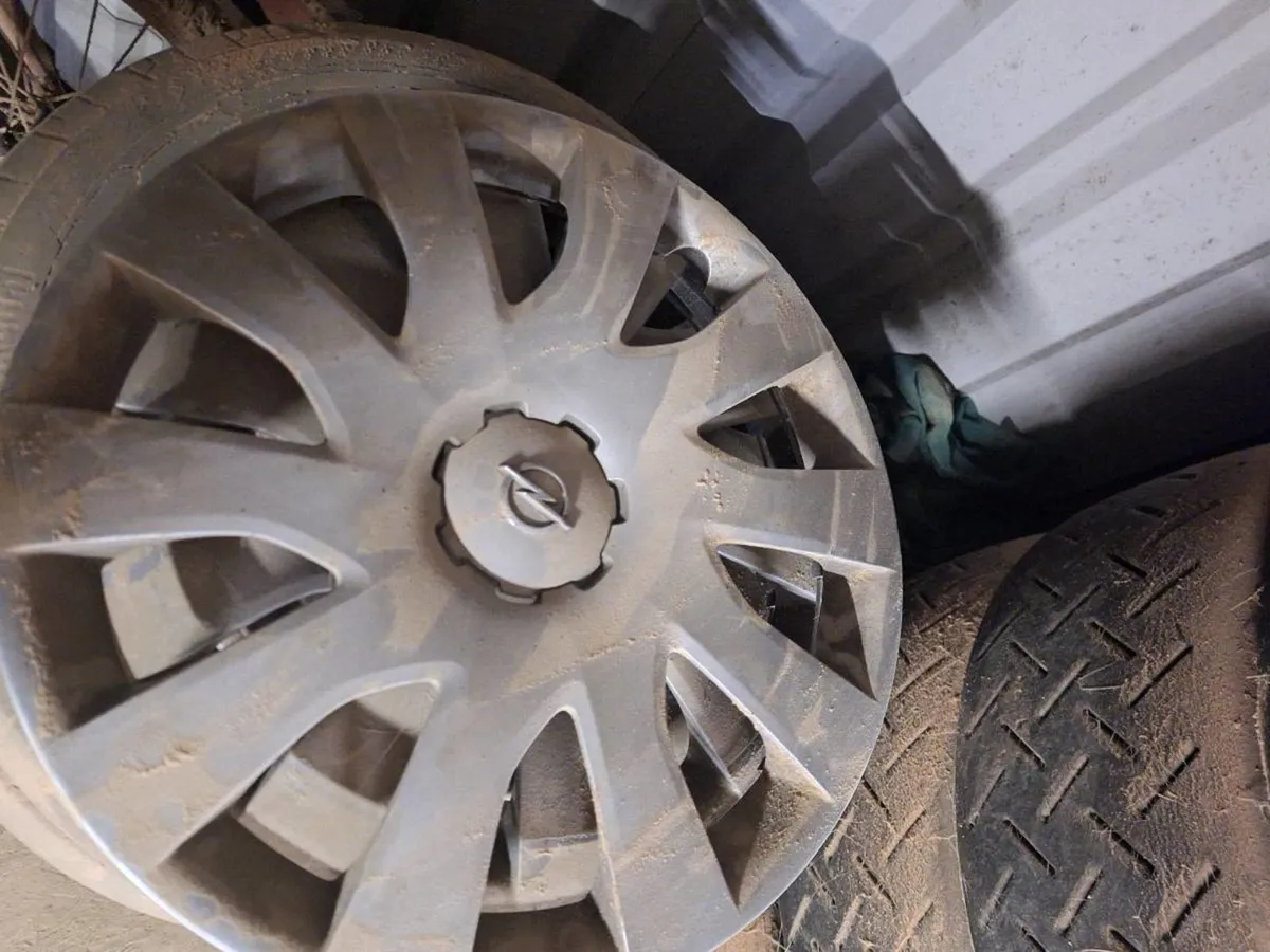 Opel vivaro wheels and hub caps