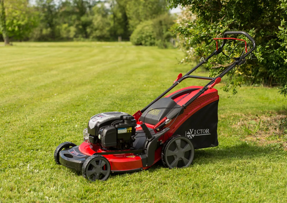 VICTOR WLZ21HV 21" Aluminium Deck Self-drive Lawnm - Image 1