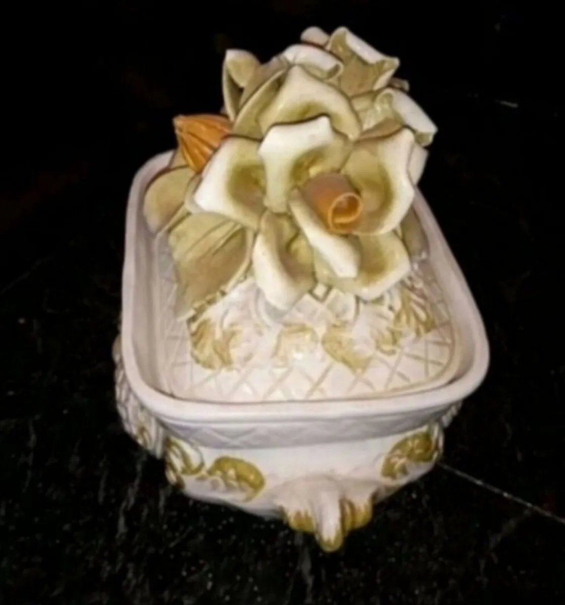 Beautiful Capodimonte lidded dish - Image 1