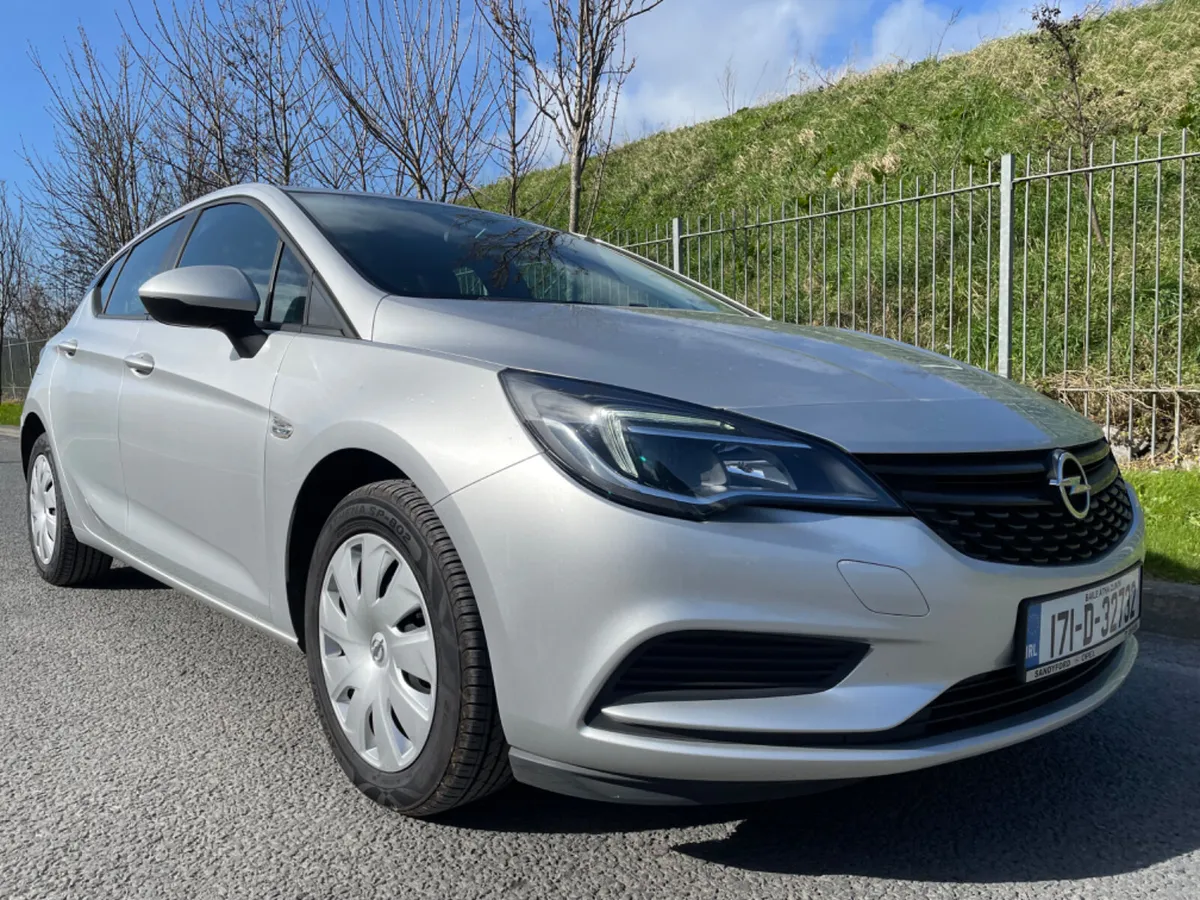 Opel Astra 2017 LOW MILES