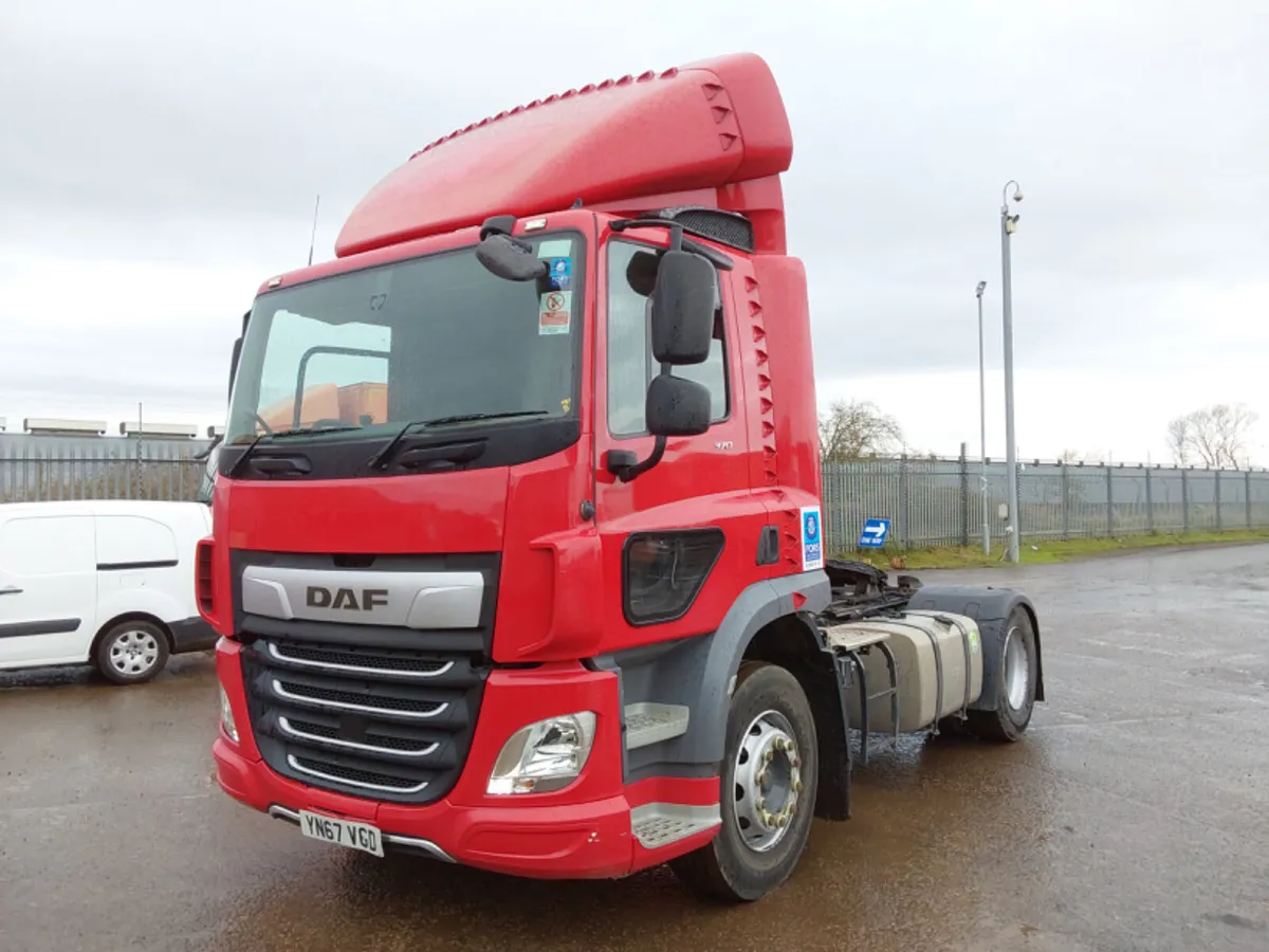 2017 DAF CF 370 DAY CAB Tractor unit - Image 1