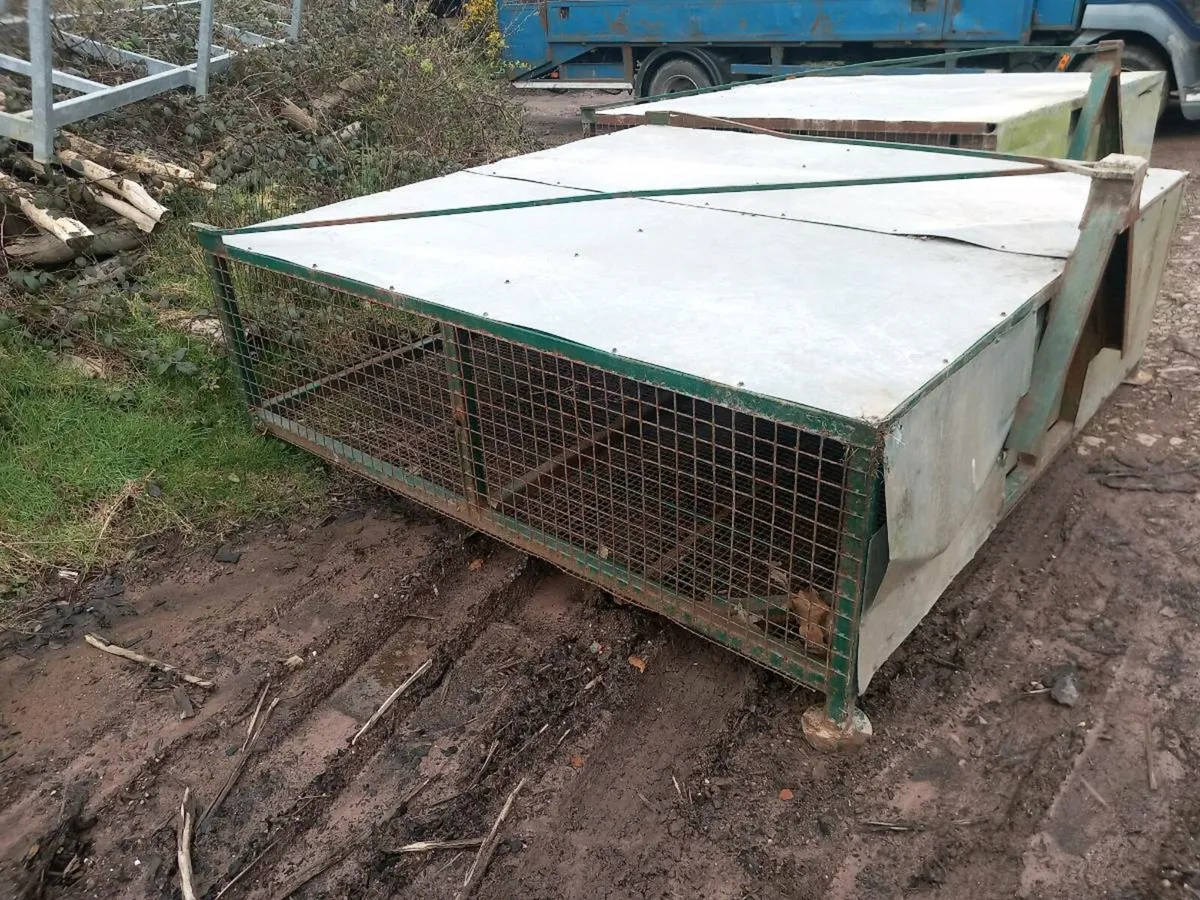 Mobile poultry cages