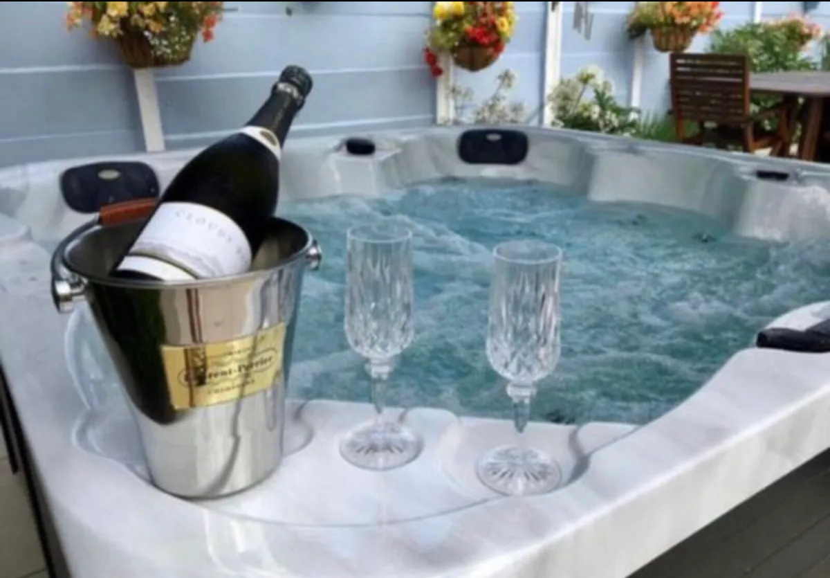 New 7 Person Hot Tub Offer
