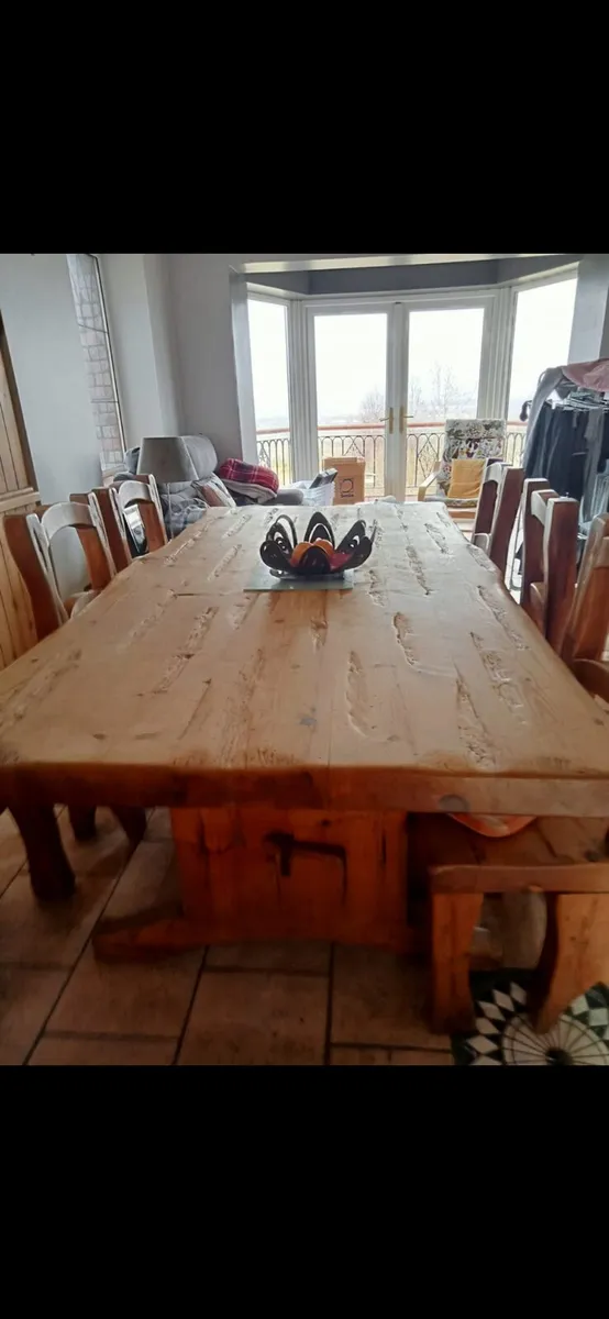 Dining room table & 8 chairs