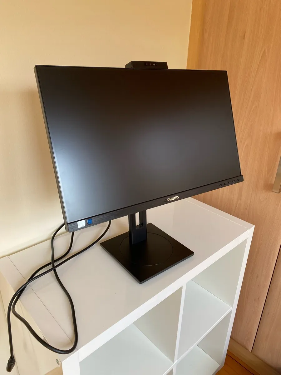 Philips 24” monitor with webcam, boxed