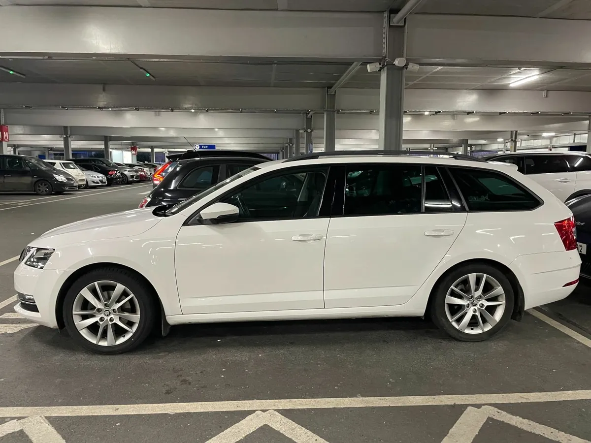 Skoda Octavia 2017 AUTO ESTATE 1.4L PETROL WHITE - Image 2