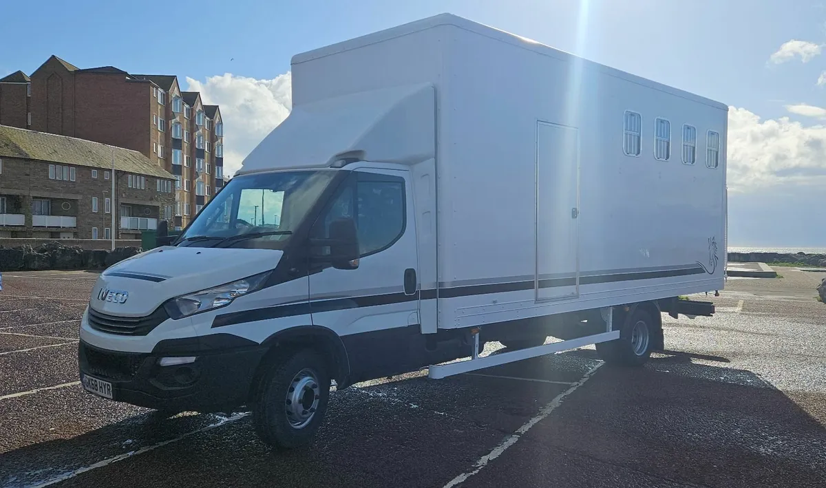Iveco Daily 2018 horsebox - Image 1