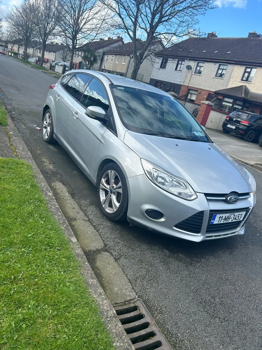 SOLD!Ford focus 2011 (HEAD GASKET ABOUT TO GO)SOLD