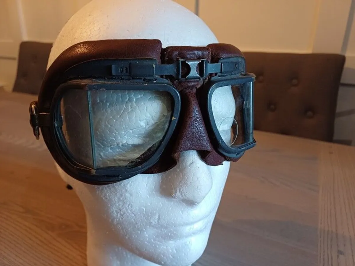 WW2 Air Ministry stamped MK VIII RAF Flying Goggles. Lancaster, Spitfire