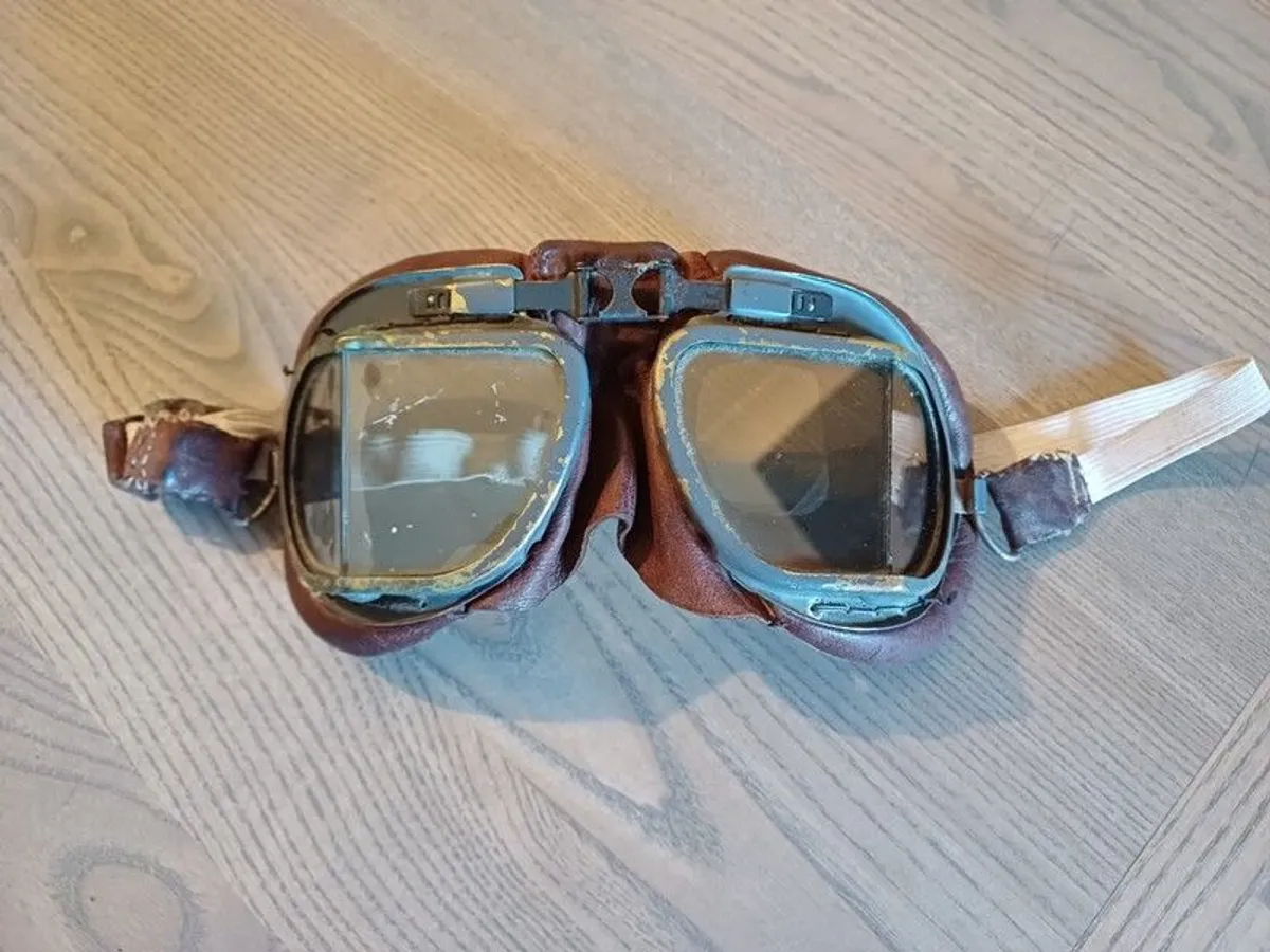 WW2 Air Ministry stamped MK VIII RAF Flying Goggles. Lancaster, Spitfire