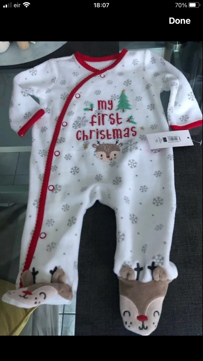 Babys BNWT Xmas sleeping suit newborn €5