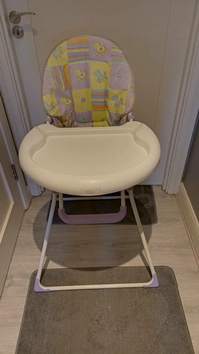 Baby's high chair - Image 1