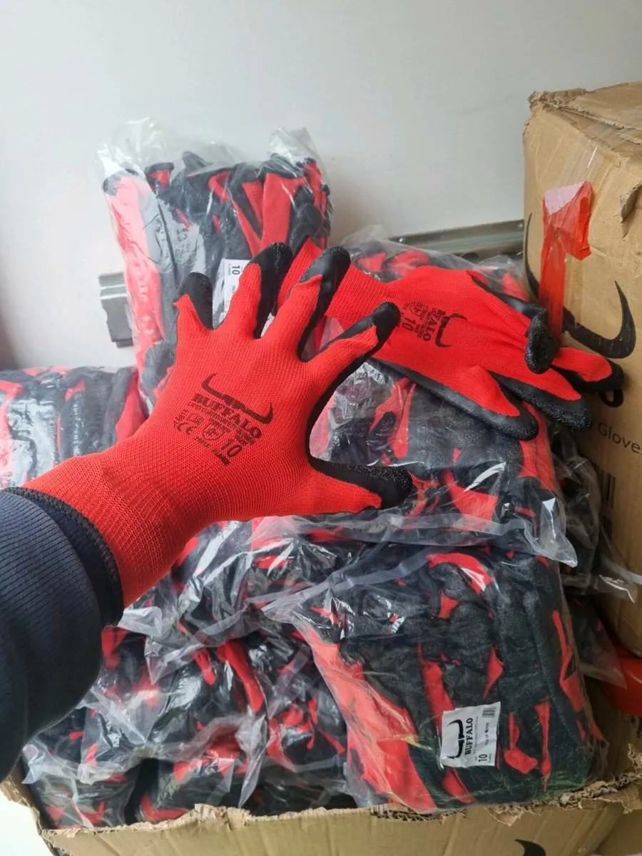 220 pairs latex gloves size 10s 170 euros