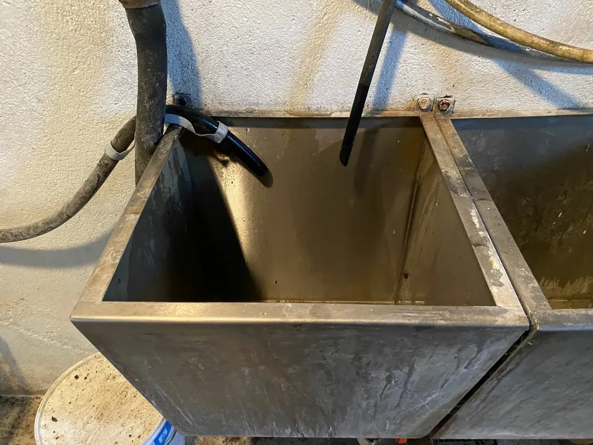 Stainless steel tubs , Pulsators, milking machine