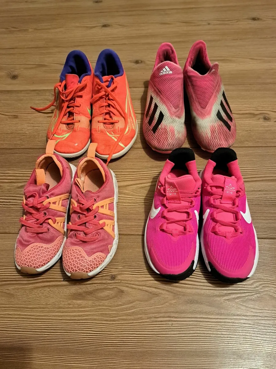 Shoes/football boots