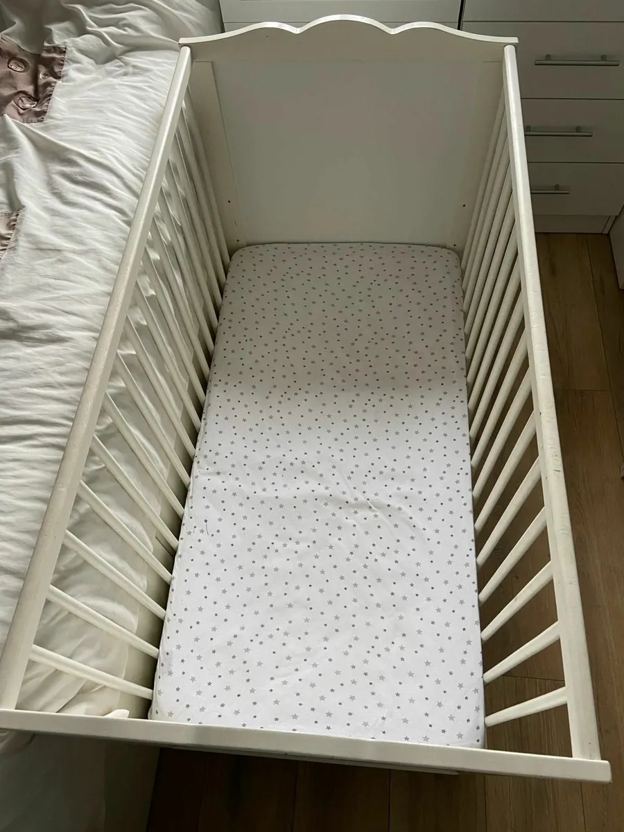 Cot Full size with mattress €30