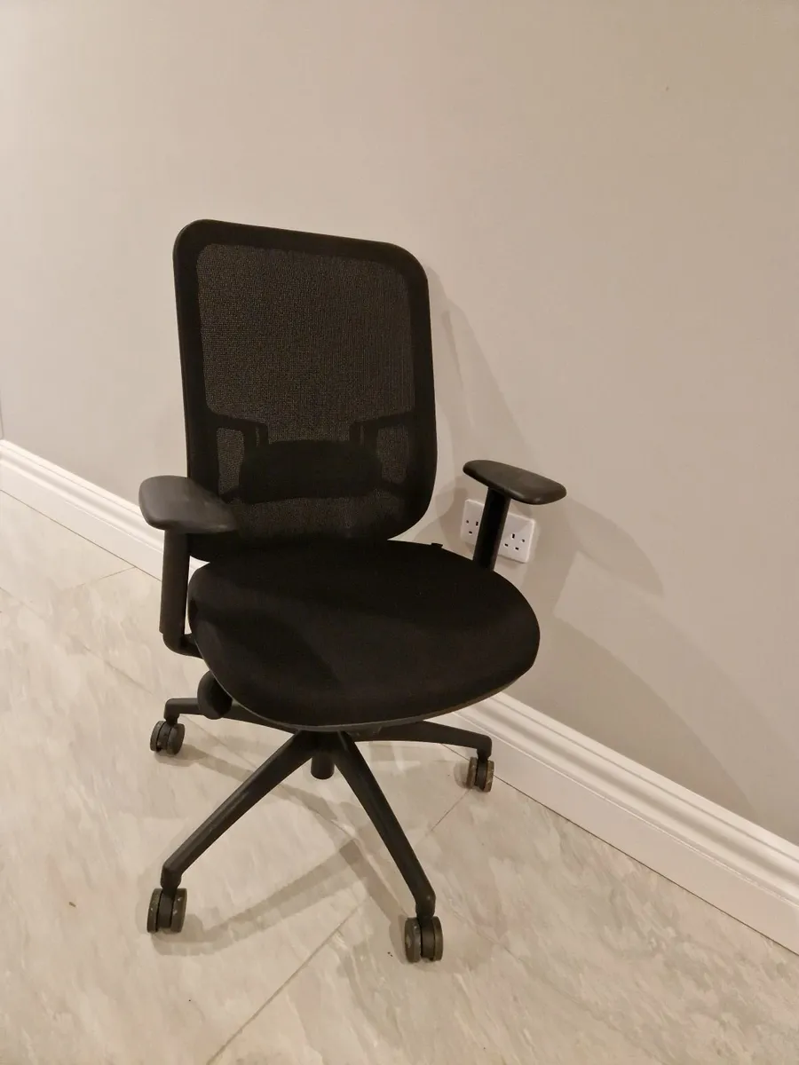 44 High-end corporate office Chairs (44 chairs)