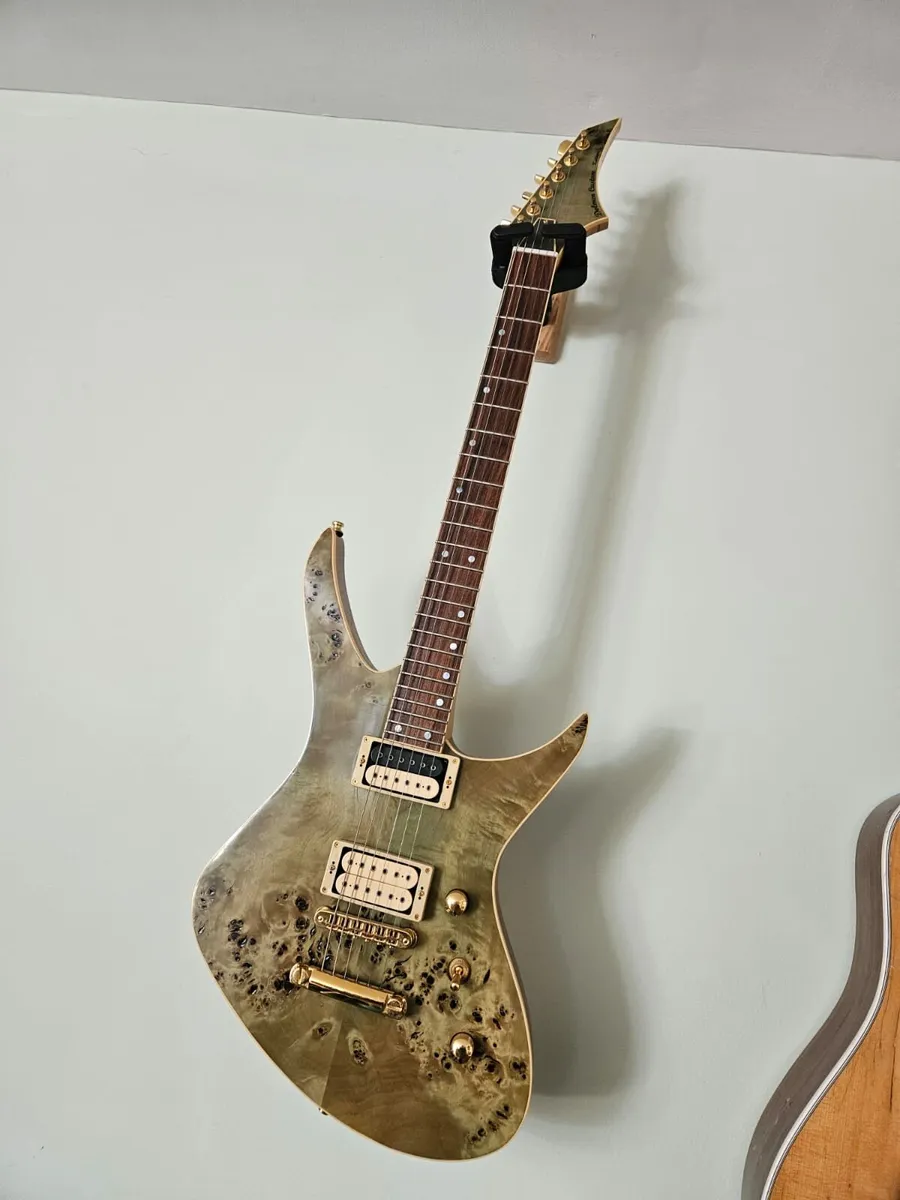 Dolmen Guitar
