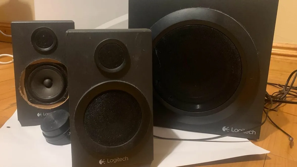 Logitech Z333 multimedia speaker