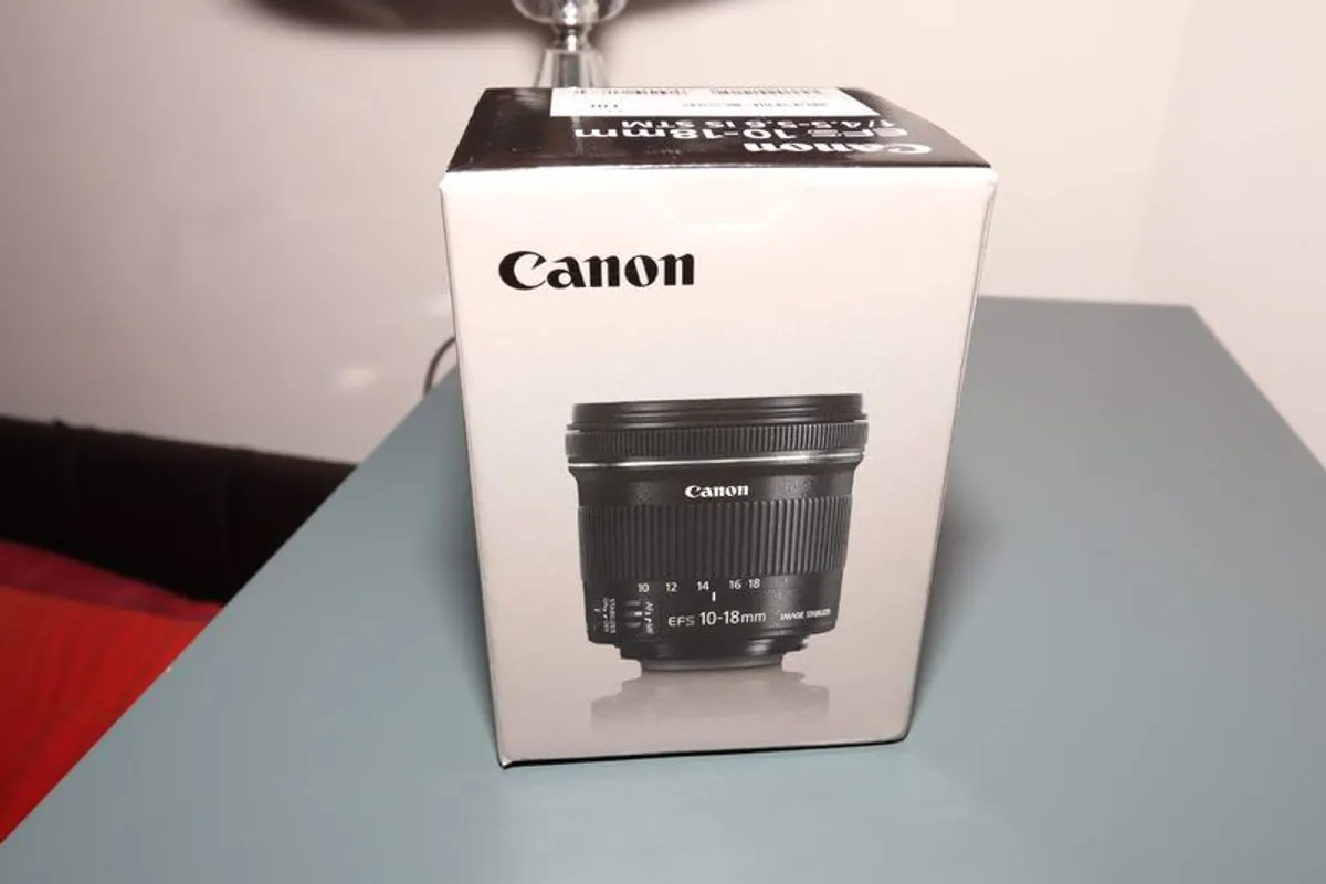 Canon zoom Lens EF-S 10-18mm 1:4.5 - 5.6 IS STM