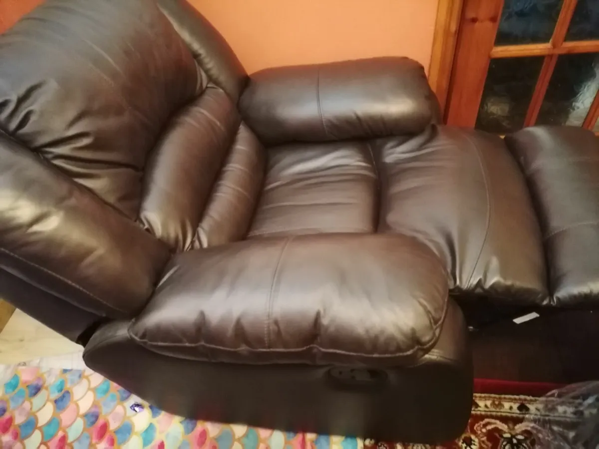 Tan Brown Single recliner leather chair