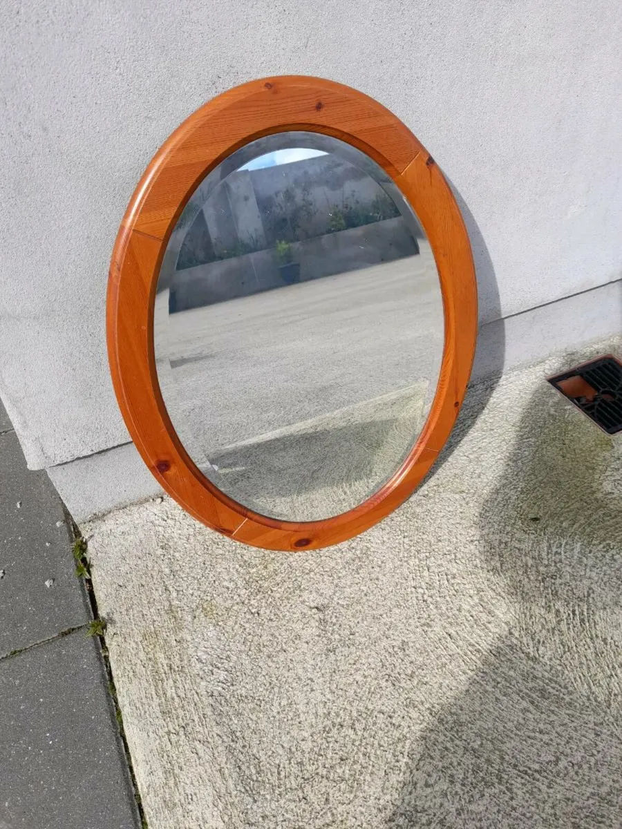 Oval shaped beveled mirror