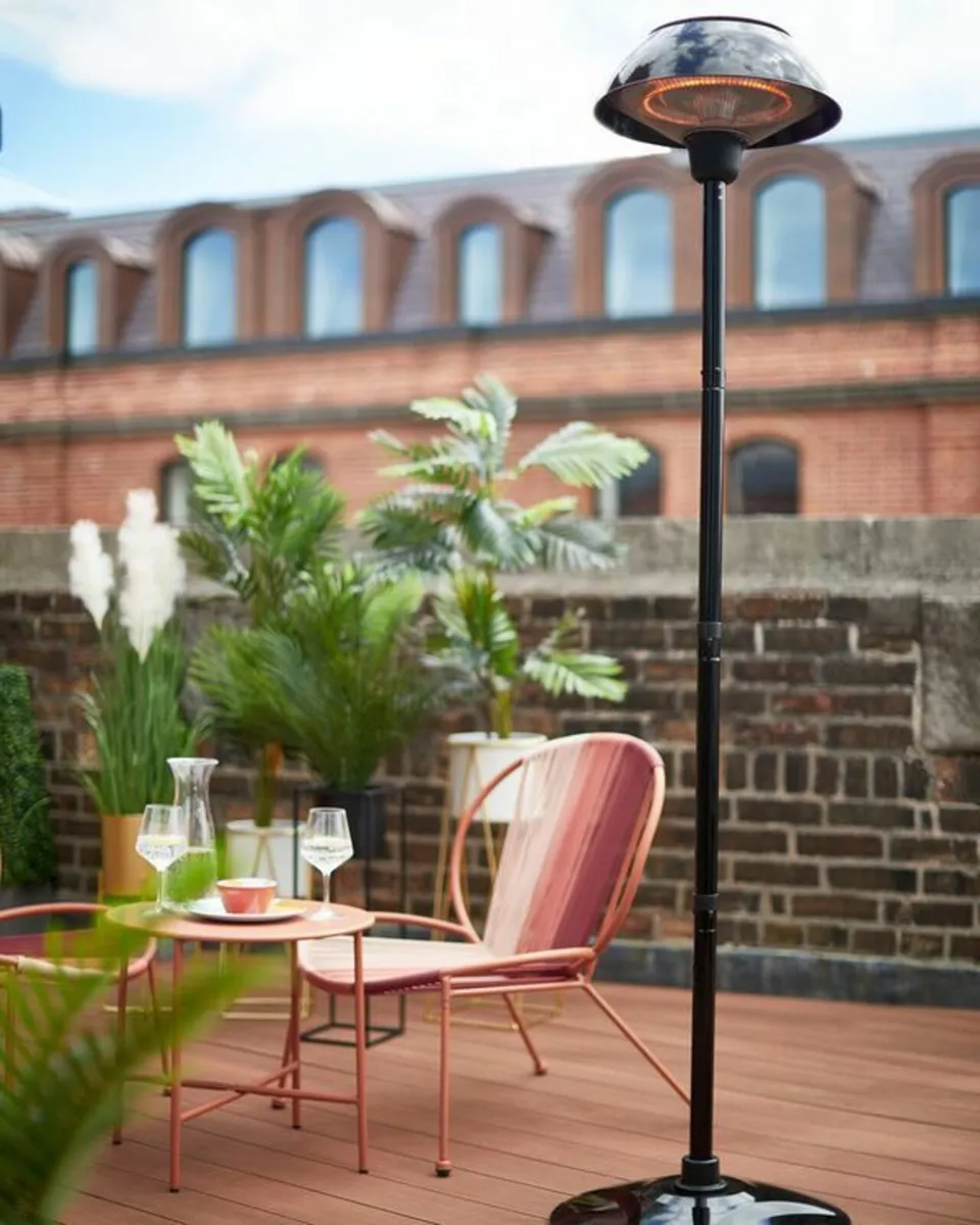 Outdoor free-standing electric heater