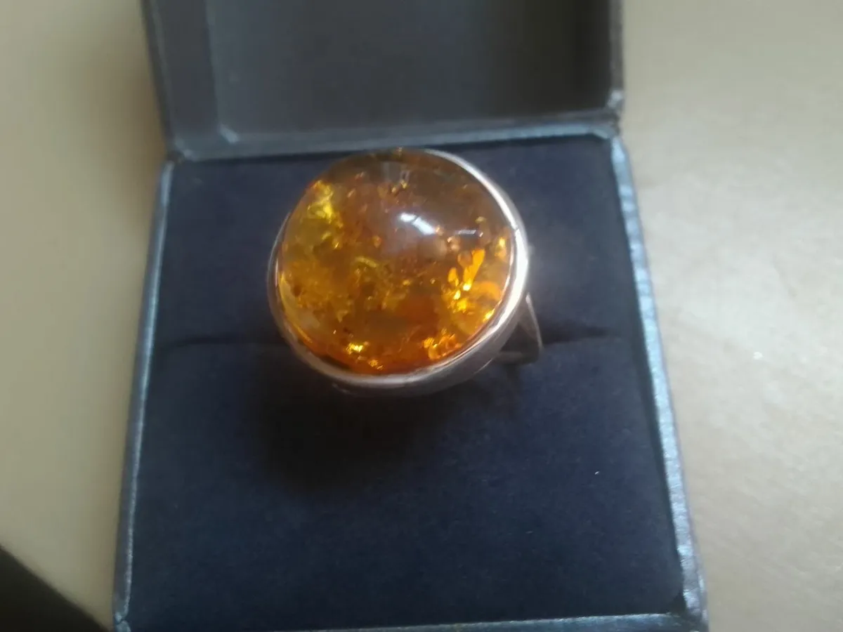 STERLING SILVER LARGE CABOCHON BALTIC AMBER RING N