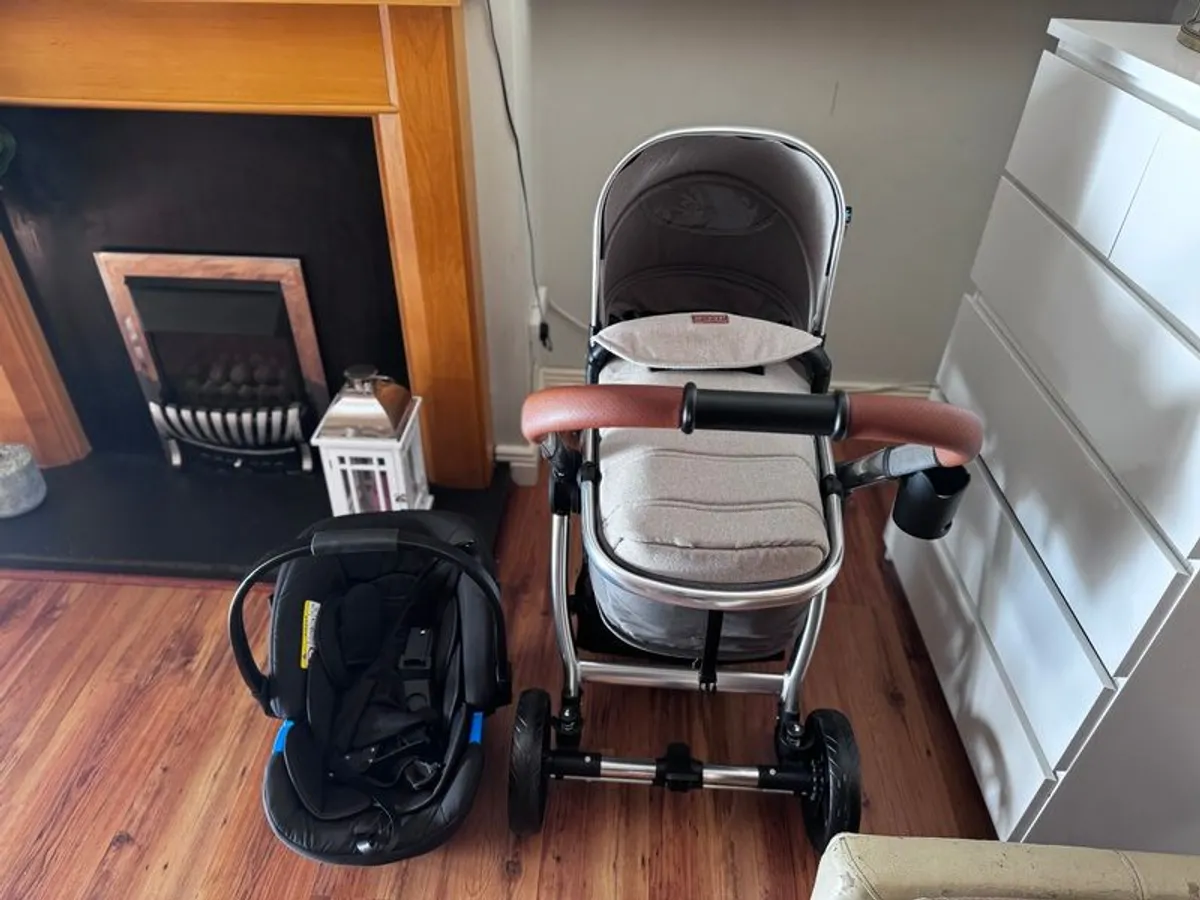 Panorama XT by Babylo 2in1 Travel System & Car Seat for sale in Co. Dublin for €150 on DoneDeal