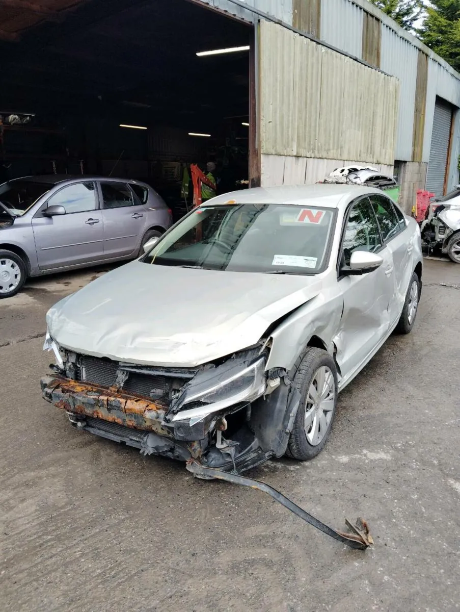 Breaking VW Jetta 2012 cay lhw lr7l 1.6tdi - Image 1