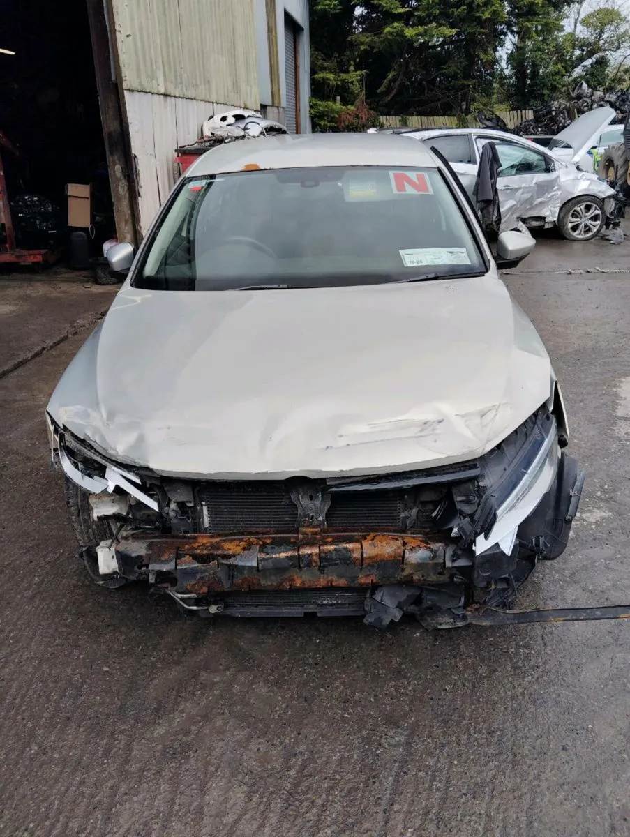 Breaking VW Jetta 2012 cay lhw lr7l 1.6tdi - Image 3